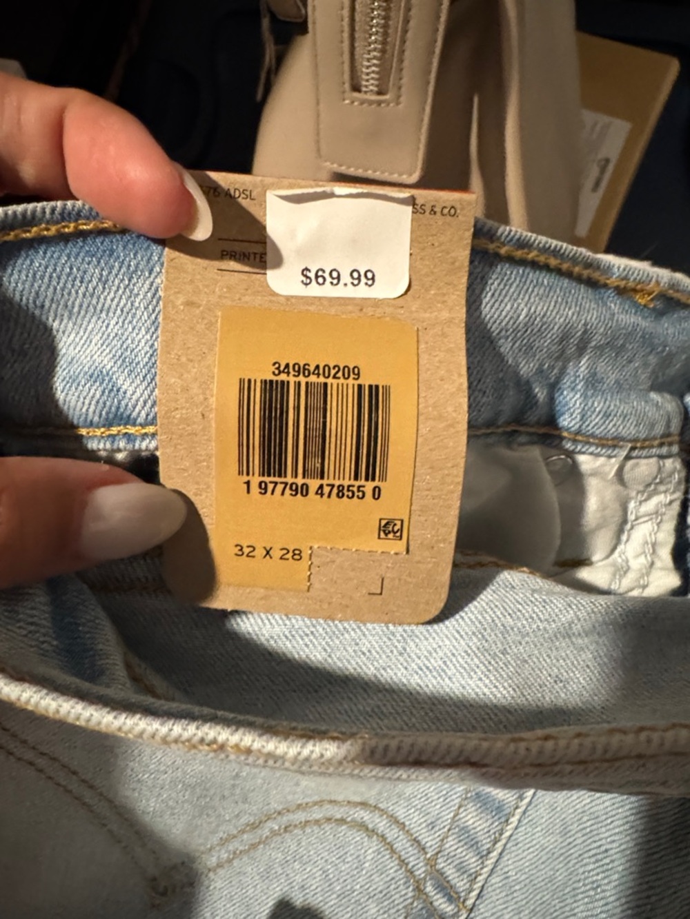 Size 32x28 Levi’s Wedgie Straight Jeans - Picture 5 of 6